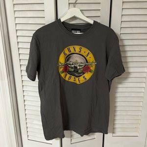 Guns n Roses t shirt. Size: large.